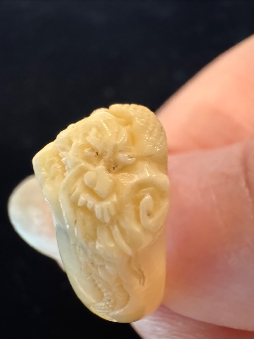 Elegant Carved Bone (?) Dragon Ring - Picture 5 of 7